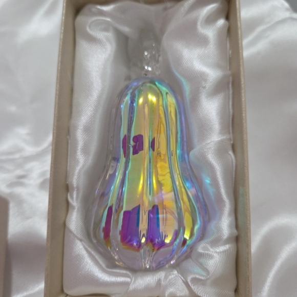 NEW IRIDESCENT CRYSTAL PAPERWEIGHT GOURD IN BOX - Picture 9 of 13